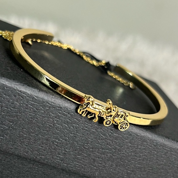 NWT COACH horse and carriage gold tone chain cuff bracelet - Picture 4 of 7